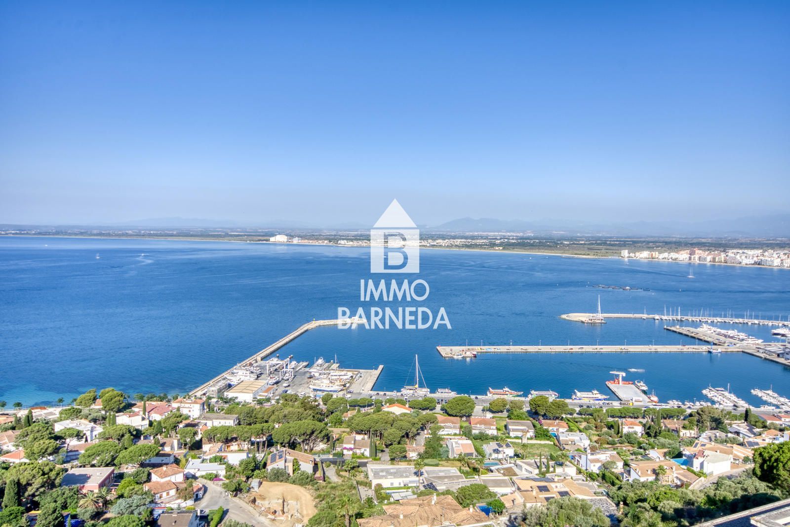 Exklusive Wohnung mit Panoramablick auf das Meer, den Fischerhafen und die Bucht von Rosas