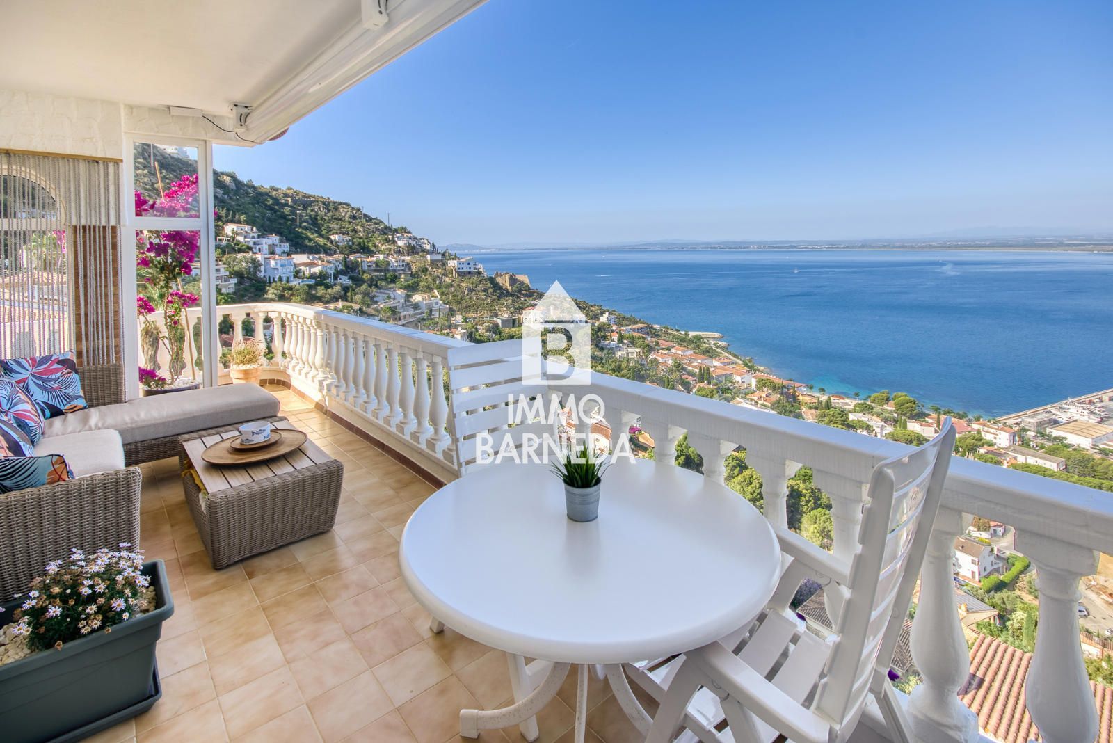 Exklusive Wohnung mit Panoramablick auf das Meer, den Fischerhafen und die Bucht von Rosas