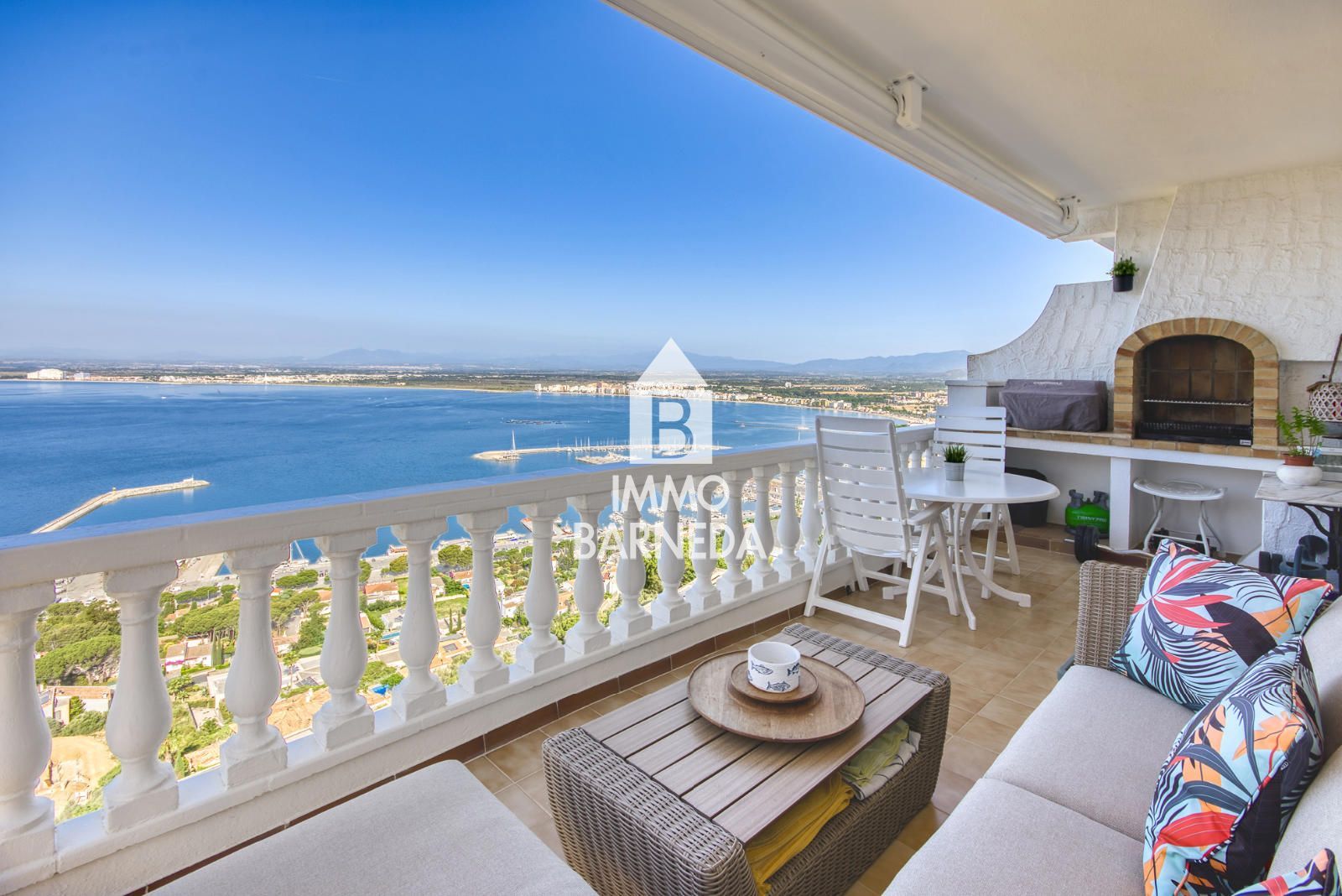Exklusive Wohnung mit Panoramablick auf das Meer, den Fischerhafen und die Bucht von Rosas