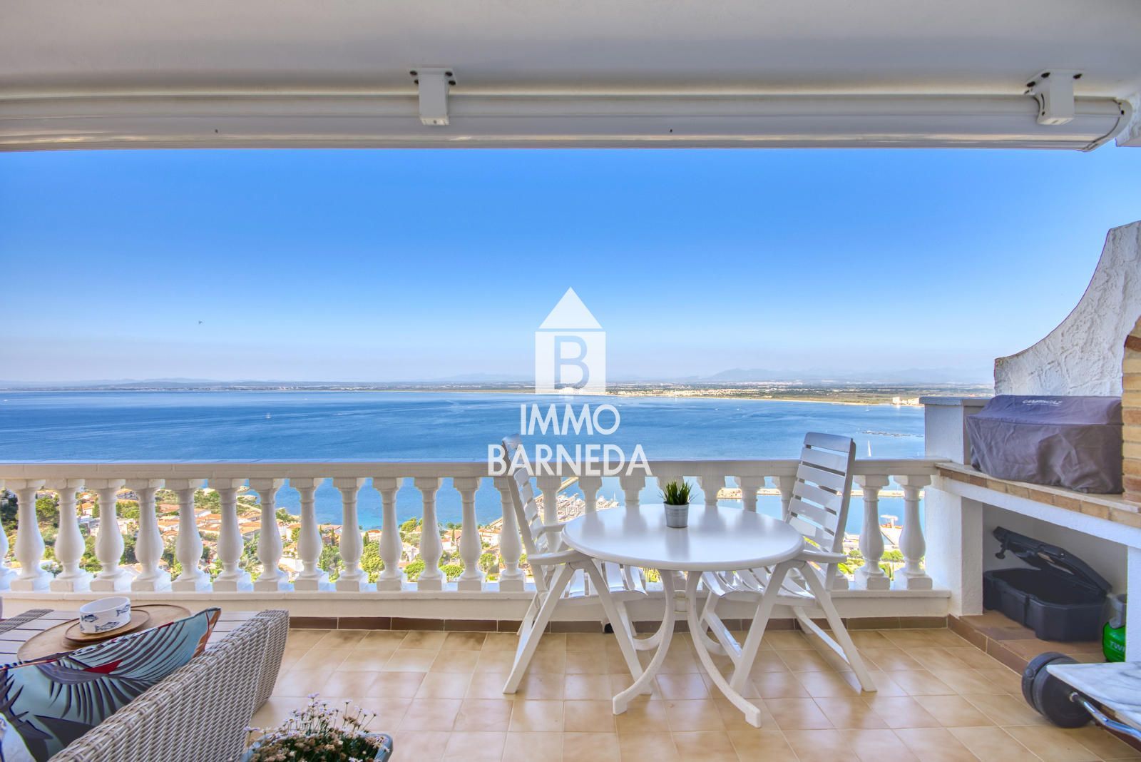 Exklusive Wohnung mit Panoramablick auf das Meer, den Fischerhafen und die Bucht von Rosas