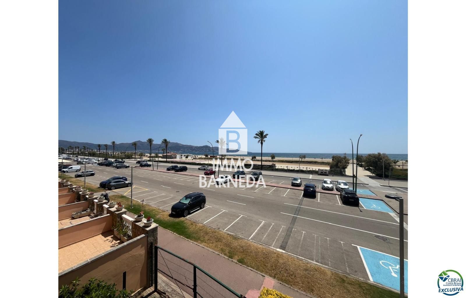 Schöne und moderne Wohnung direkt am Meer, Meerblick, geschlossene Garage, Gemeinschaftspool