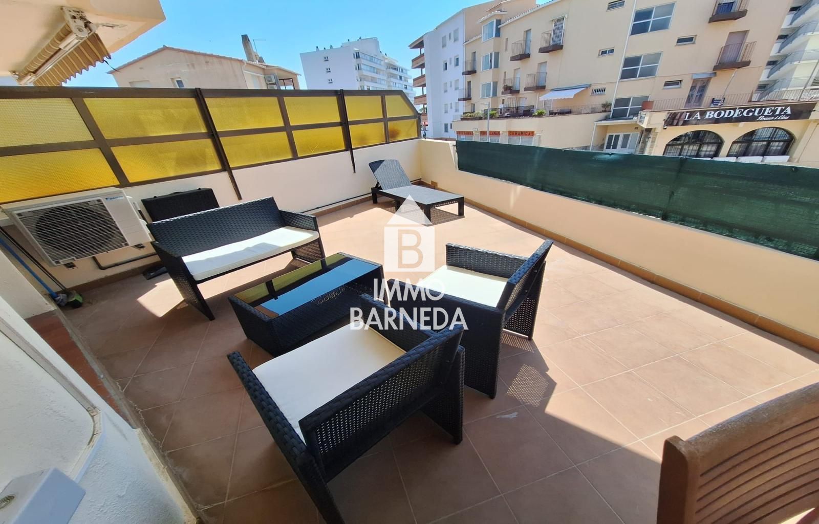 Große Wohnung mit privatem Parkplatz in Santa Margarita Roses
