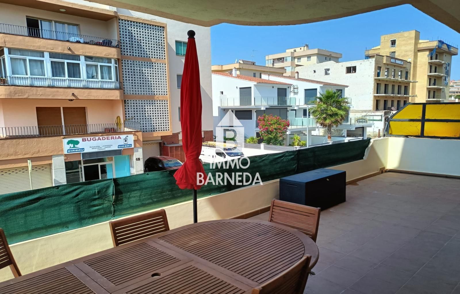 Große Wohnung mit privatem Parkplatz in Santa Margarita Roses