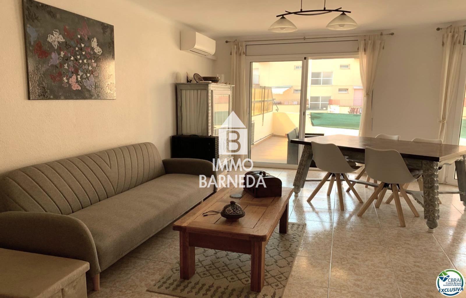 Große Wohnung mit privatem Parkplatz in Santa Margarita Roses