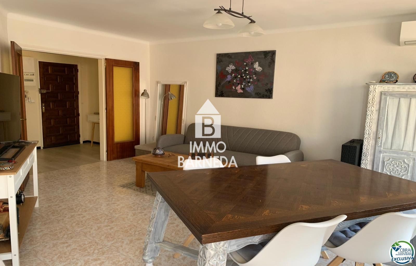 Große Wohnung mit privatem Parkplatz in Santa Margarita Roses
