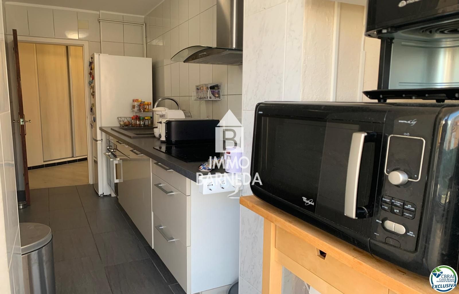 Große Wohnung mit privatem Parkplatz in Santa Margarita Roses