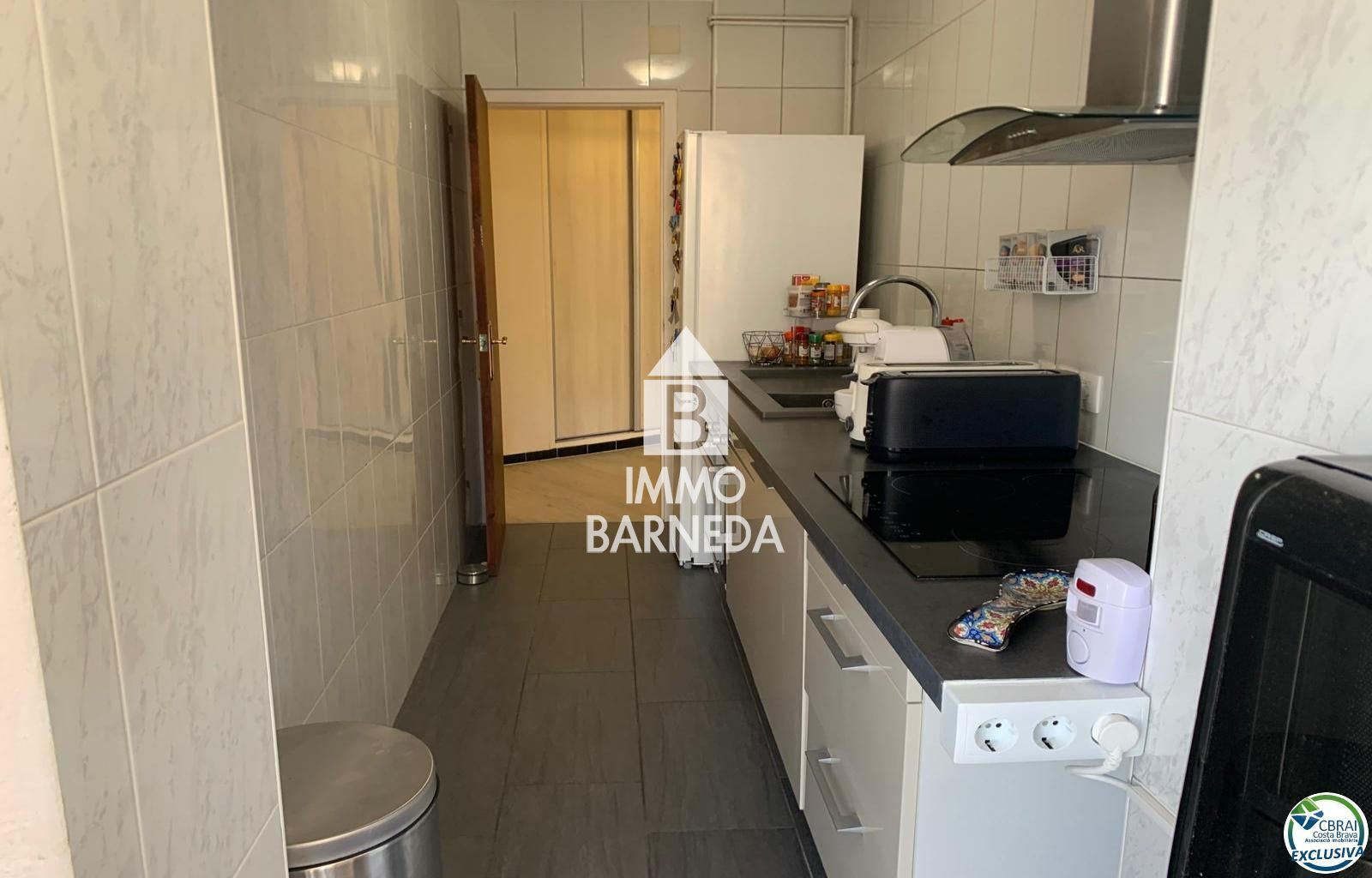 Große Wohnung mit privatem Parkplatz in Santa Margarita Roses