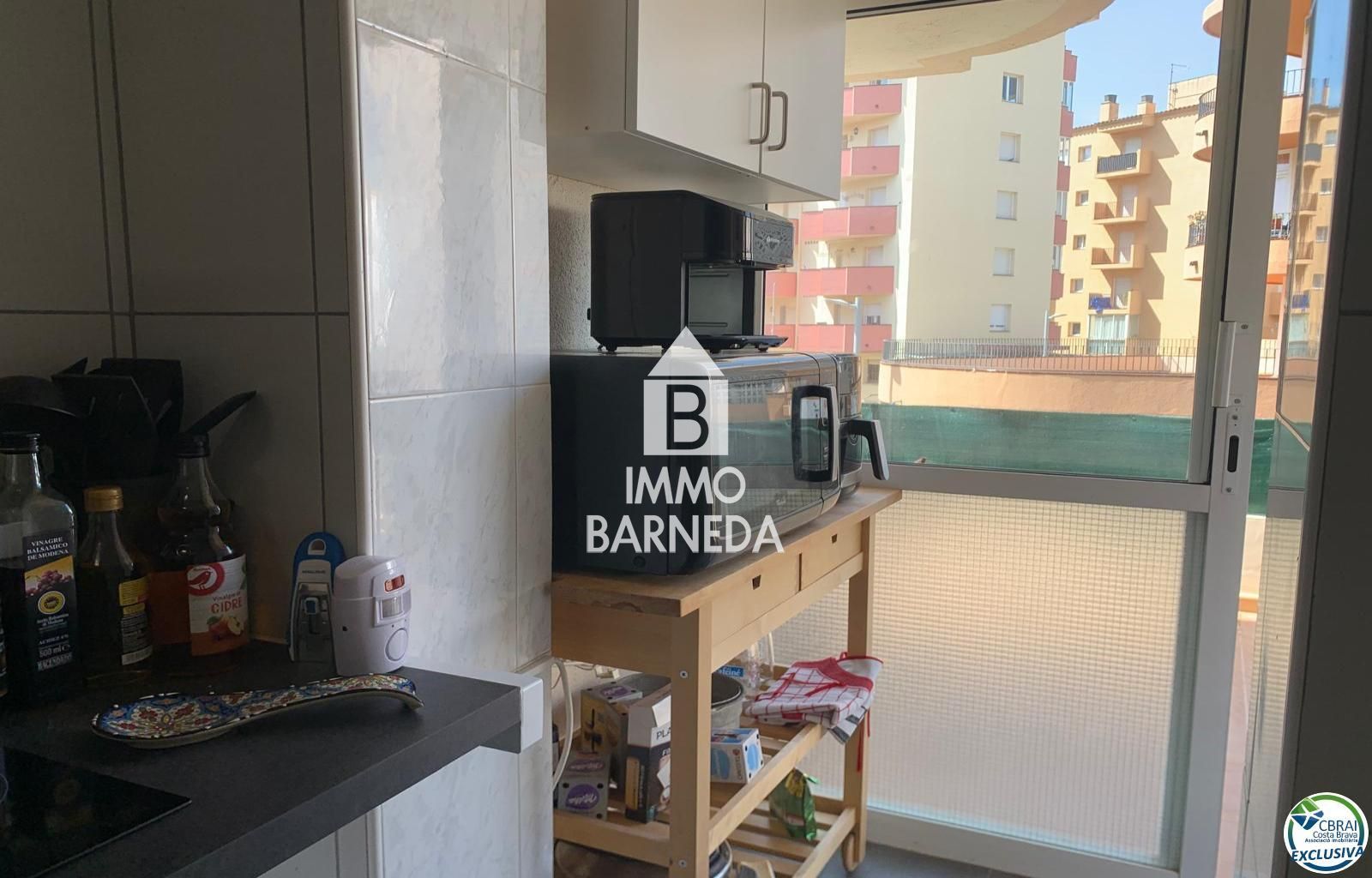Große Wohnung mit privatem Parkplatz in Santa Margarita Roses