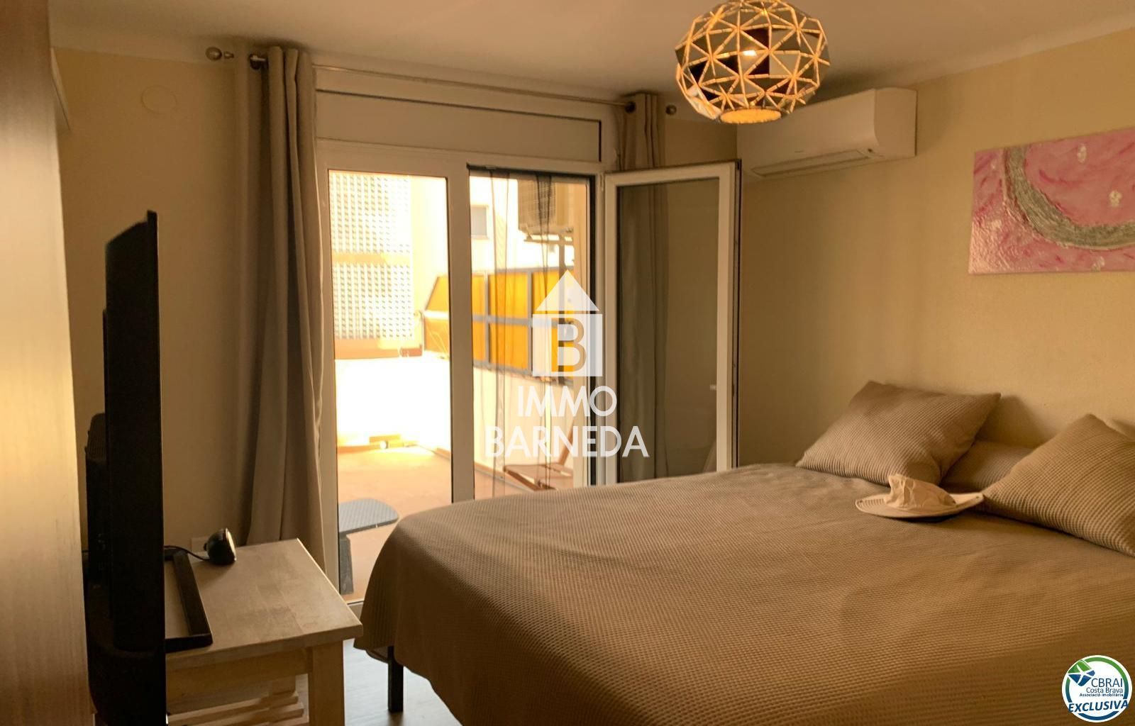 Große Wohnung mit privatem Parkplatz in Santa Margarita Roses
