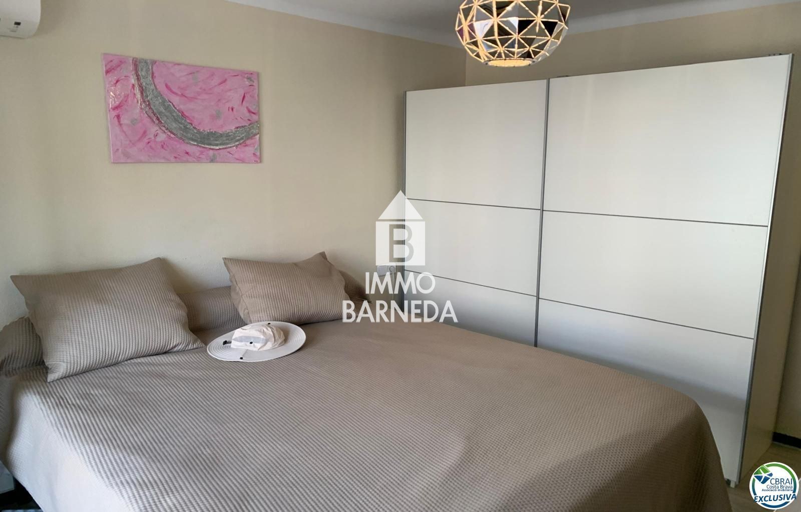 Große Wohnung mit privatem Parkplatz in Santa Margarita Roses