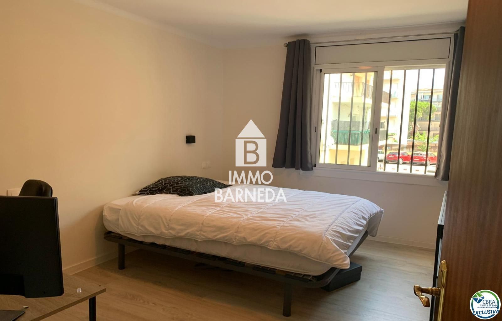 Große Wohnung mit privatem Parkplatz in Santa Margarita Roses