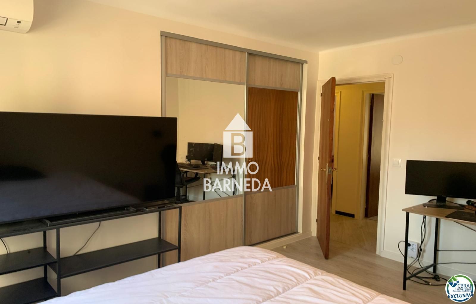 Große Wohnung mit privatem Parkplatz in Santa Margarita Roses