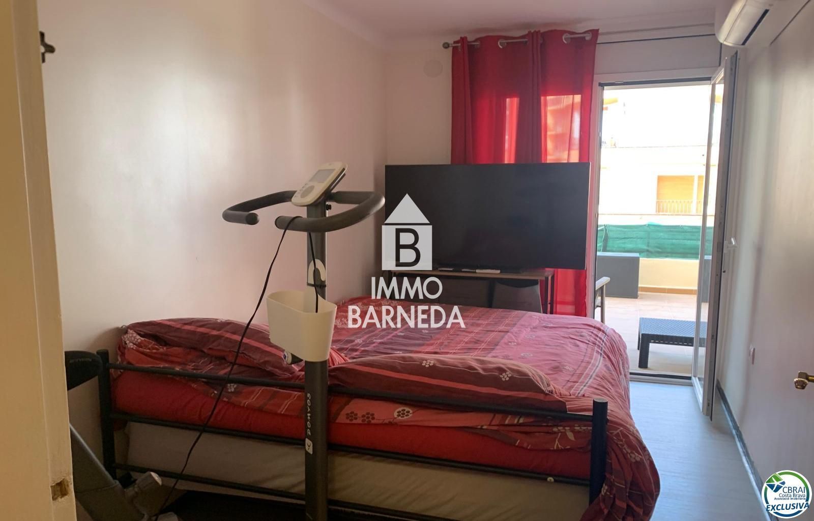 Große Wohnung mit privatem Parkplatz in Santa Margarita Roses