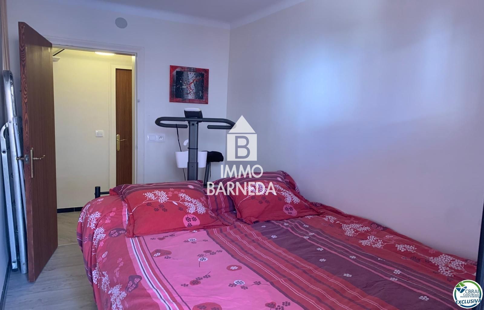 Große Wohnung mit privatem Parkplatz in Santa Margarita Roses