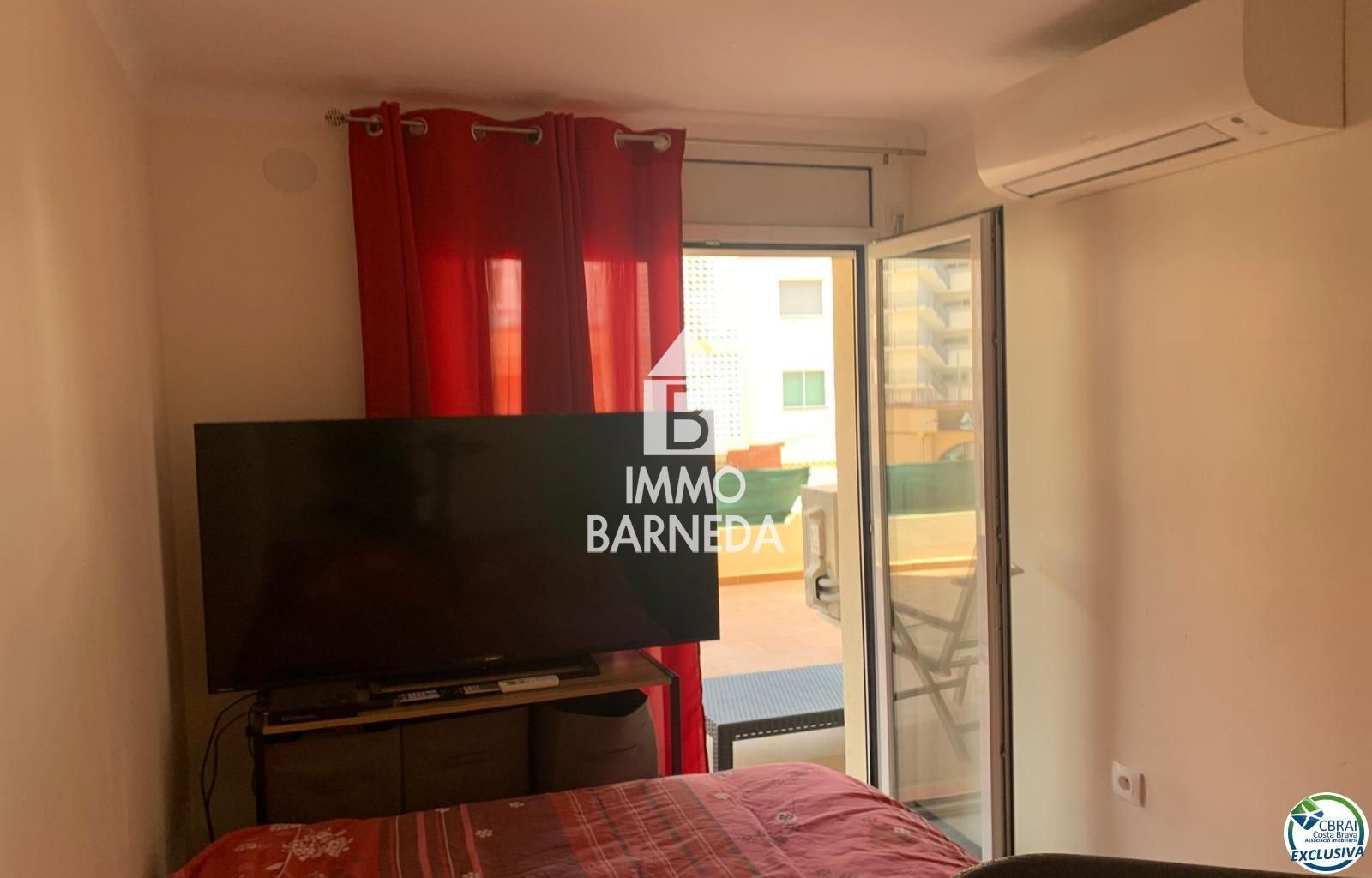 Große Wohnung mit privatem Parkplatz in Santa Margarita Roses