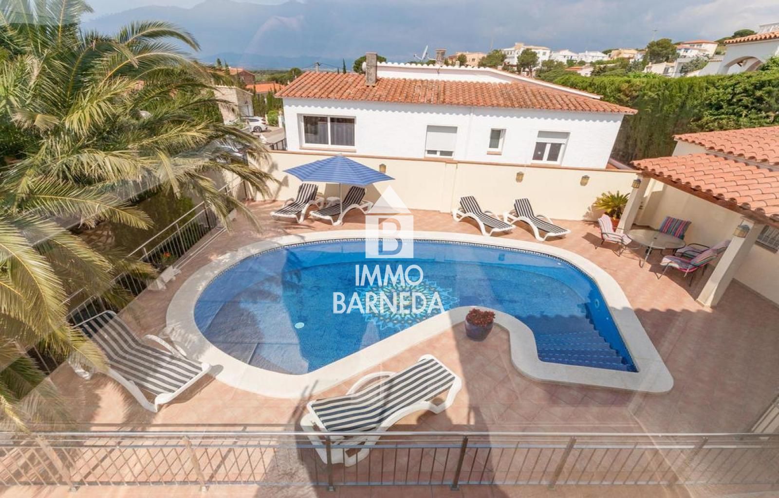 VILLA MEDITERRÁNEA RENOVADA CON PISCINA PRIVADA, VISTAS PANORÁMICAS Y TRES APARTAMENTOS INDEPENDIENTES