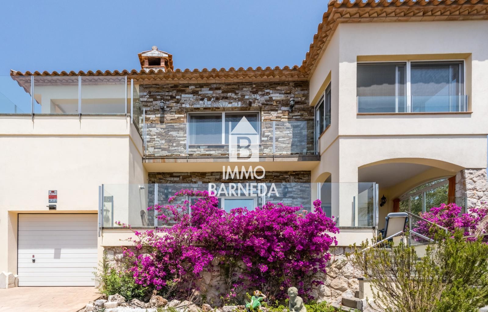 VILLA MEDITERRÁNEA RENOVADA CON PISCINA PRIVADA, VISTAS PANORÁMICAS Y TRES APARTAMENTOS INDEPENDIENTES