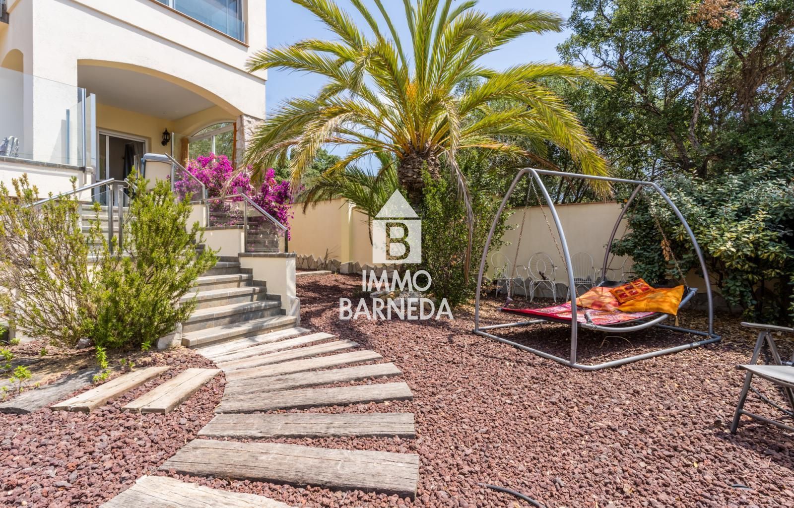VILLA MEDITERRÁNEA RENOVADA CON PISCINA PRIVADA, VISTAS PANORÁMICAS Y TRES APARTAMENTOS INDEPENDIENTES
