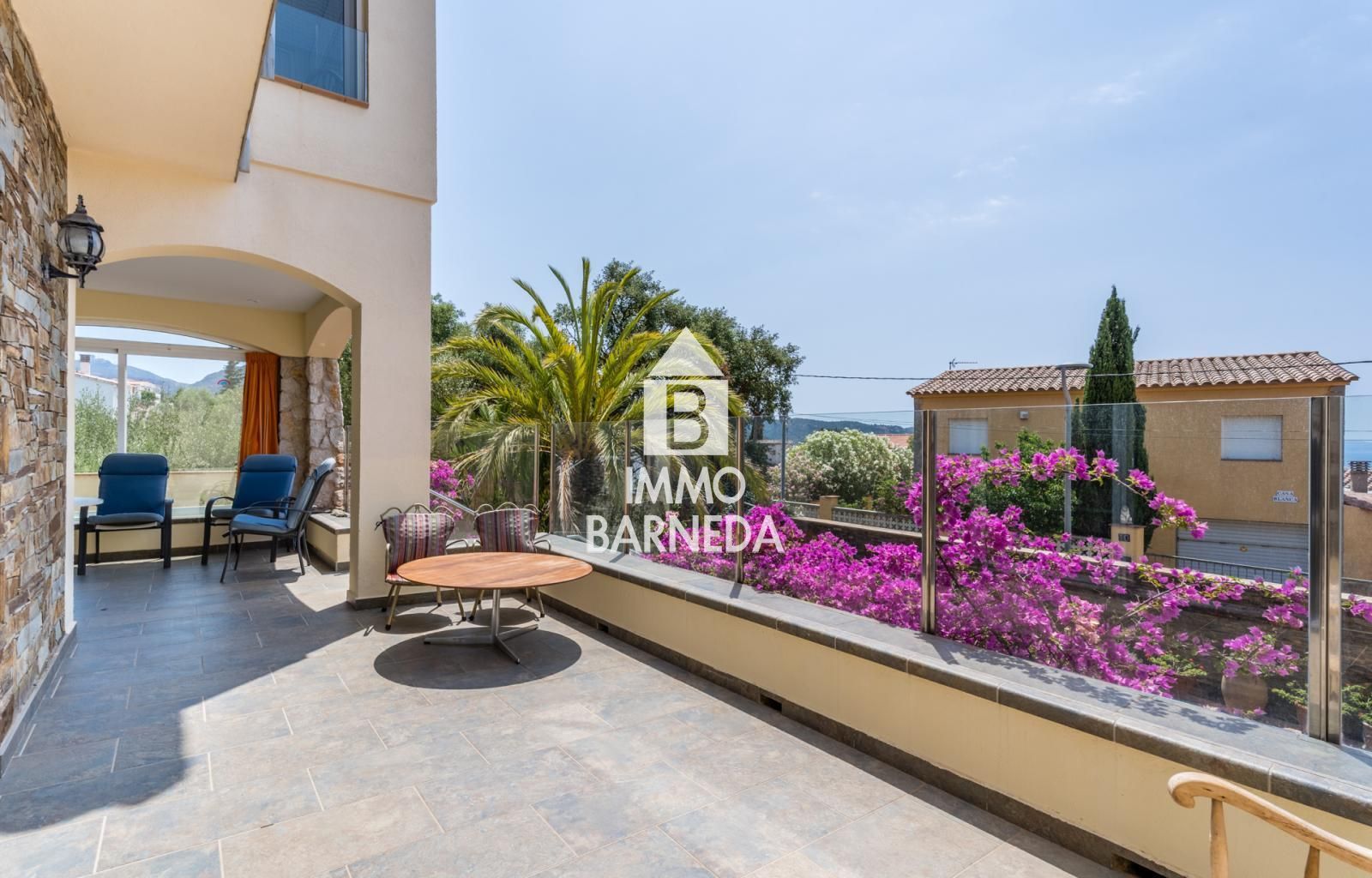 VILLA MEDITERRÁNEA RENOVADA CON PISCINA PRIVADA, VISTAS PANORÁMICAS Y TRES APARTAMENTOS INDEPENDIENTES