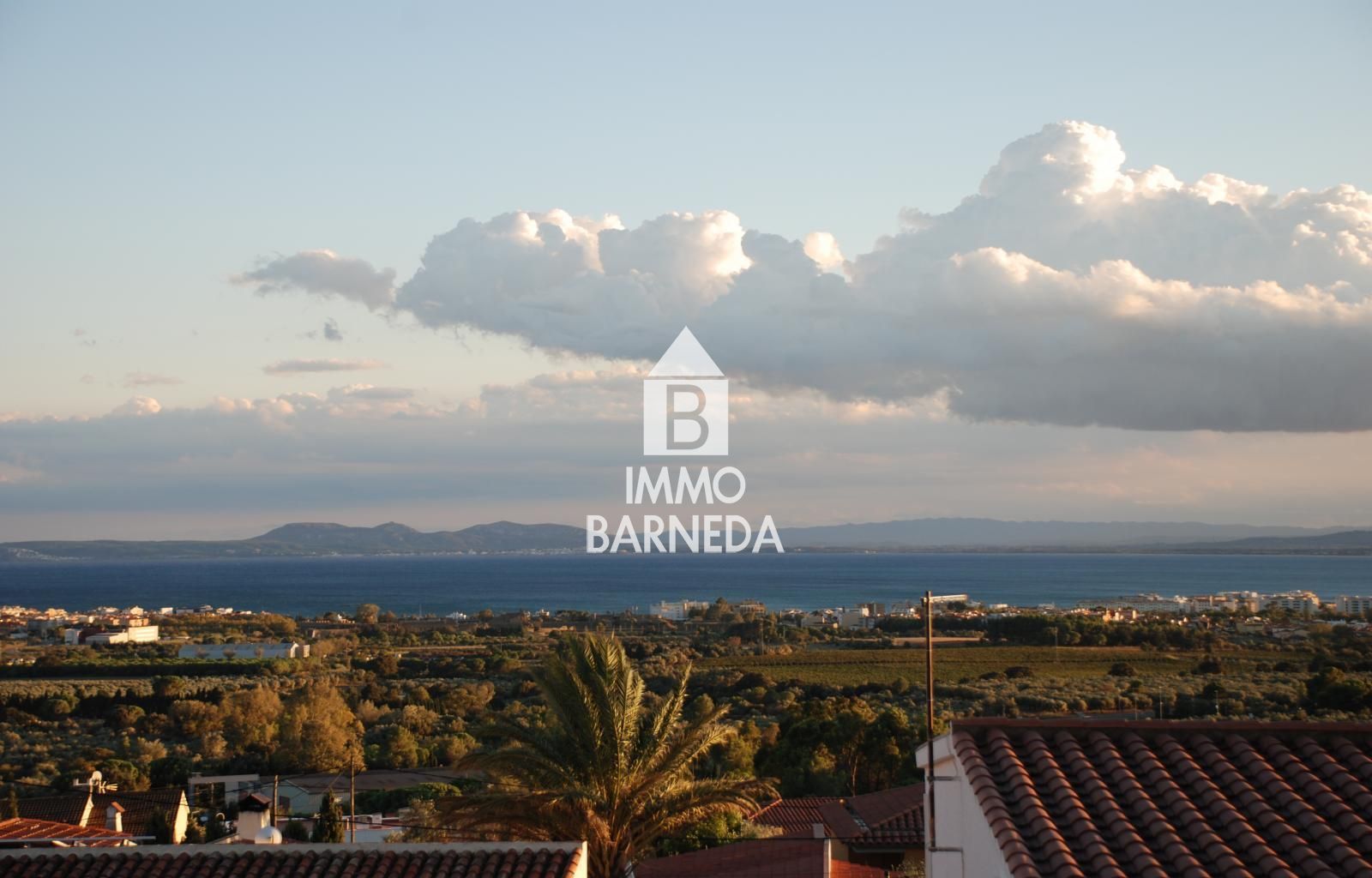 VILLA MEDITERRÁNEA RENOVADA CON PISCINA PRIVADA, VISTAS PANORÁMICAS Y TRES APARTAMENTOS INDEPENDIENTES