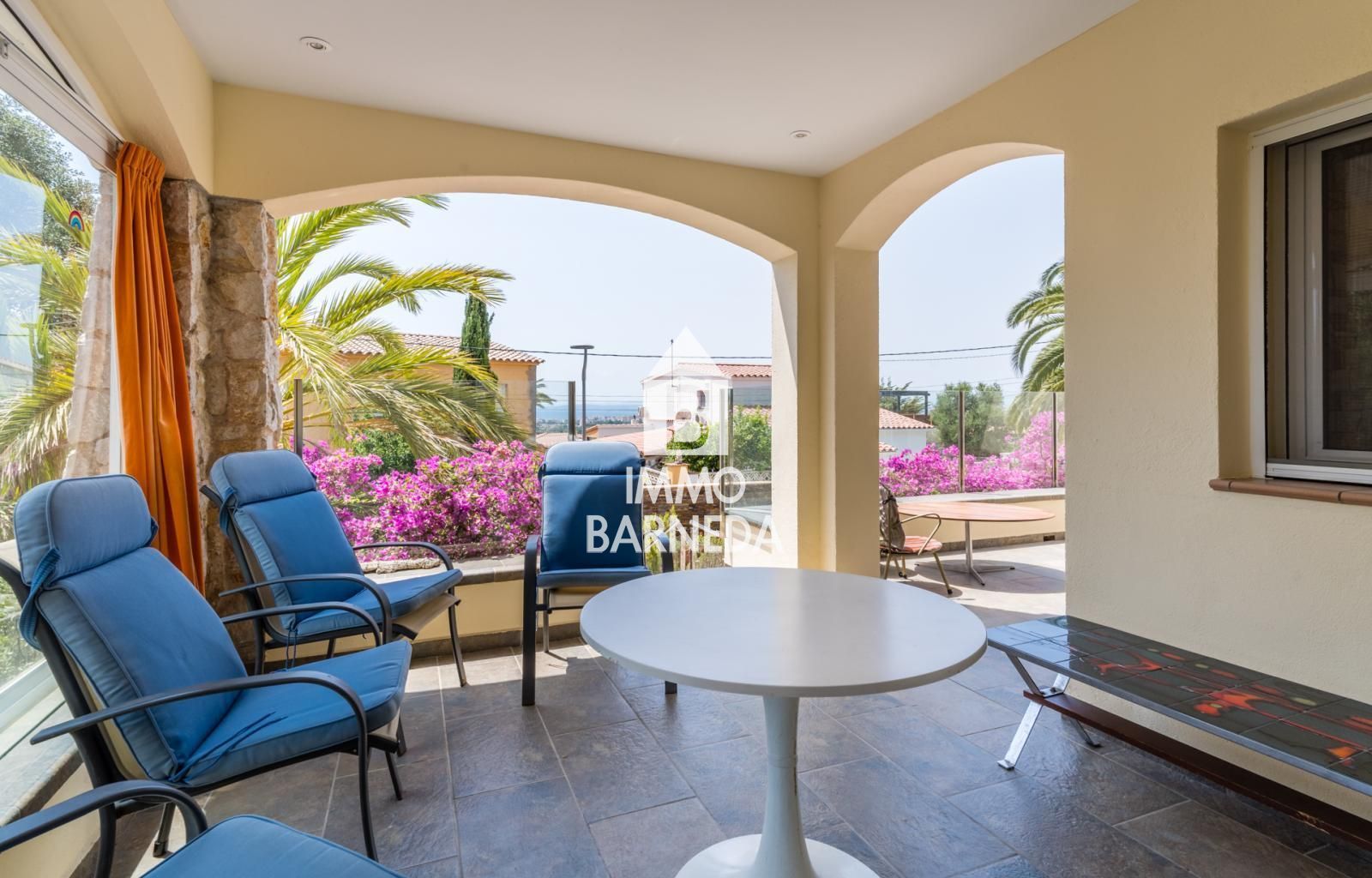 VILLA MEDITERRÁNEA RENOVADA CON PISCINA PRIVADA, VISTAS PANORÁMICAS Y TRES APARTAMENTOS INDEPENDIENTES