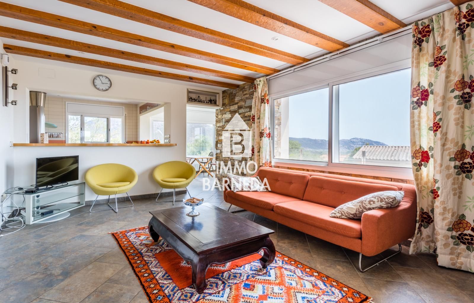 VILLA MEDITERRÁNEA RENOVADA CON PISCINA PRIVADA, VISTAS PANORÁMICAS Y TRES APARTAMENTOS INDEPENDIENTES