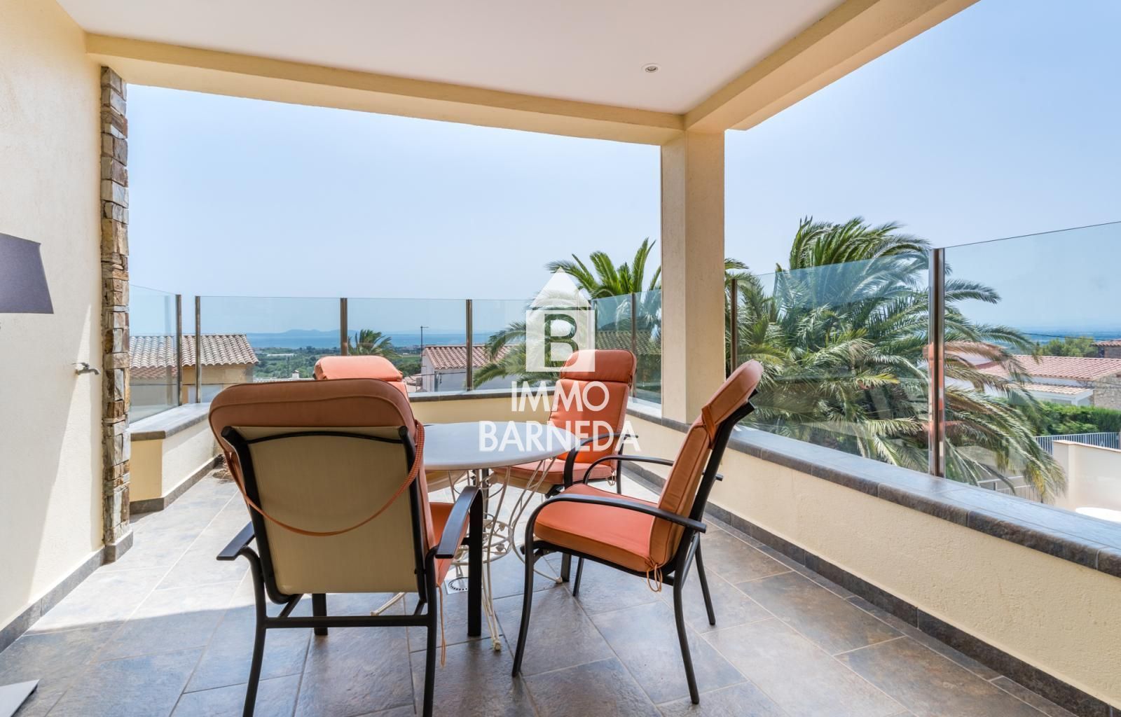 VILLA MEDITERRÁNEA RENOVADA CON PISCINA PRIVADA, VISTAS PANORÁMICAS Y TRES APARTAMENTOS INDEPENDIENTES