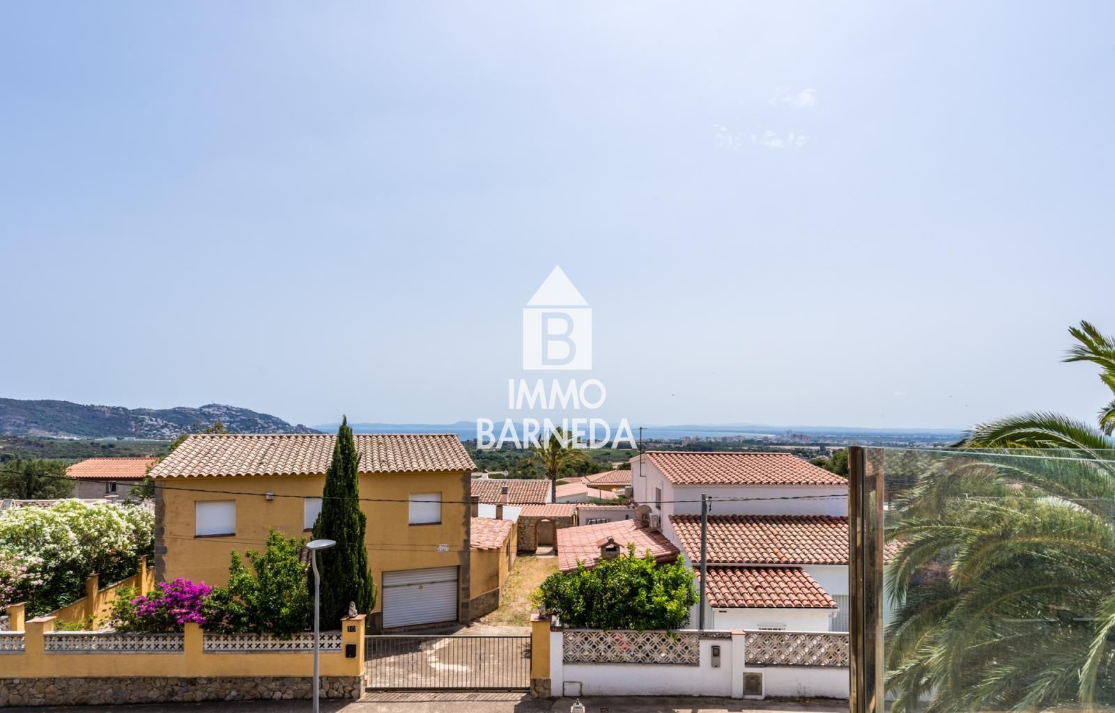 VILLA MEDITERRÁNEA RENOVADA CON PISCINA PRIVADA, VISTAS PANORÁMICAS Y TRES APARTAMENTOS INDEPENDIENTES