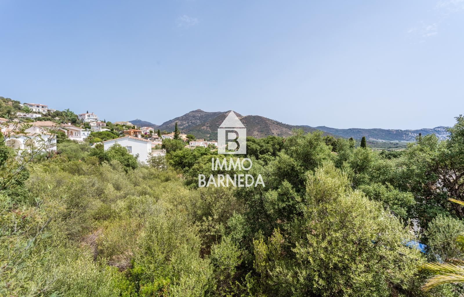 VILLA MEDITERRÁNEA RENOVADA CON PISCINA PRIVADA, VISTAS PANORÁMICAS Y TRES APARTAMENTOS INDEPENDIENTES