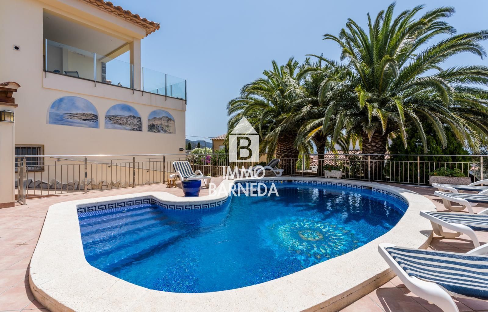 VILLA MEDITERRÁNEA RENOVADA CON PISCINA PRIVADA, VISTAS PANORÁMICAS Y TRES APARTAMENTOS INDEPENDIENTES