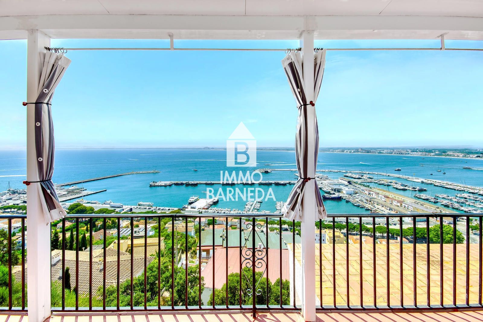 Penthouse mit Panoramablick und privater Garage in Puig Rom – Roses