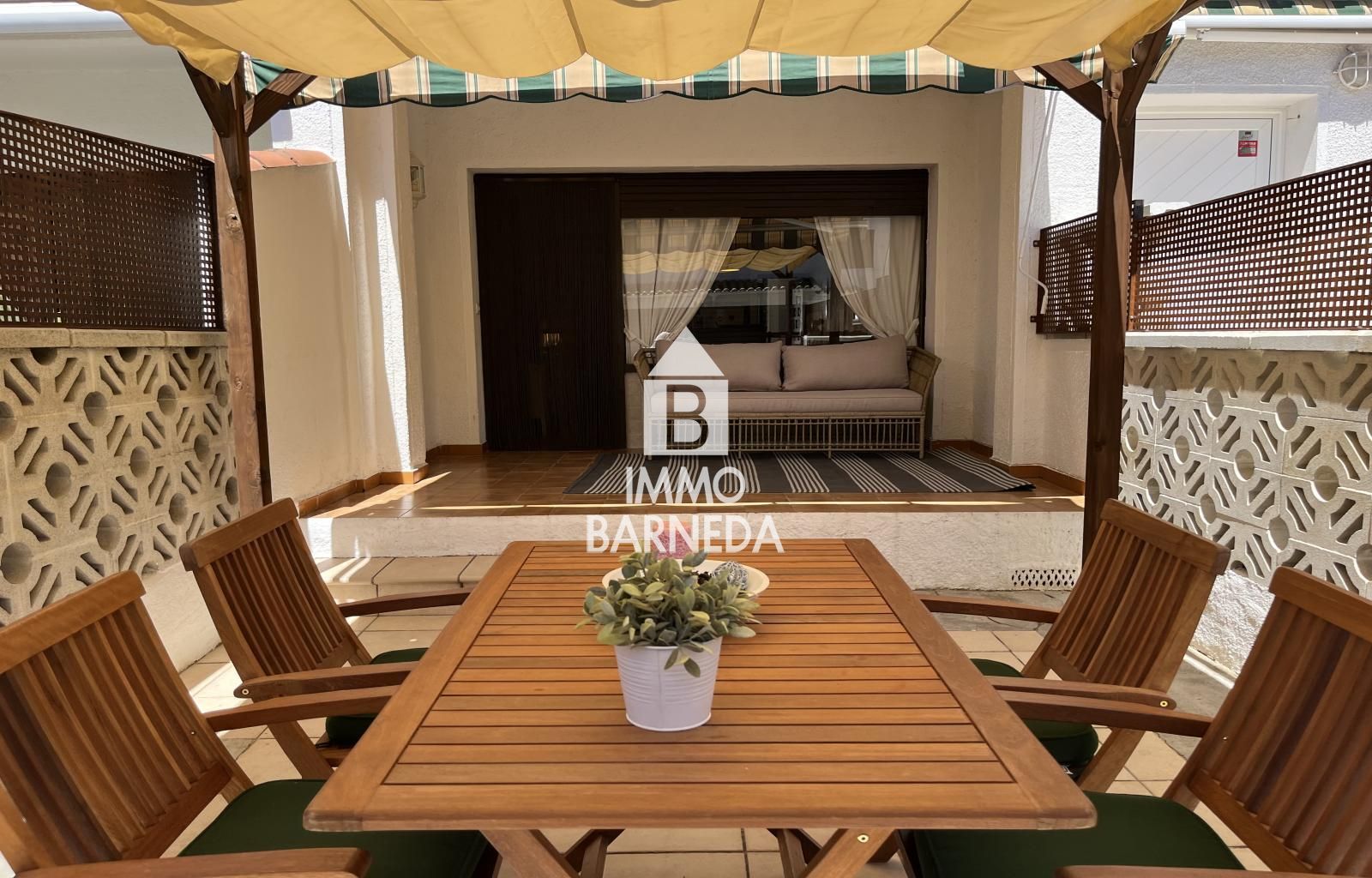 Encantadora Casa Adossada en Venda a Empuriabrava – Sector Ebre