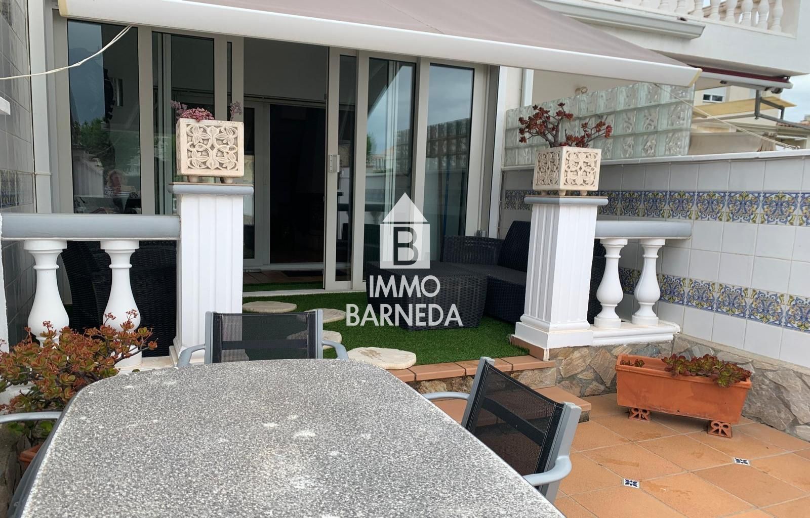 Casa de pescadors amb amarratge i garatge tancat a Empuriabrava