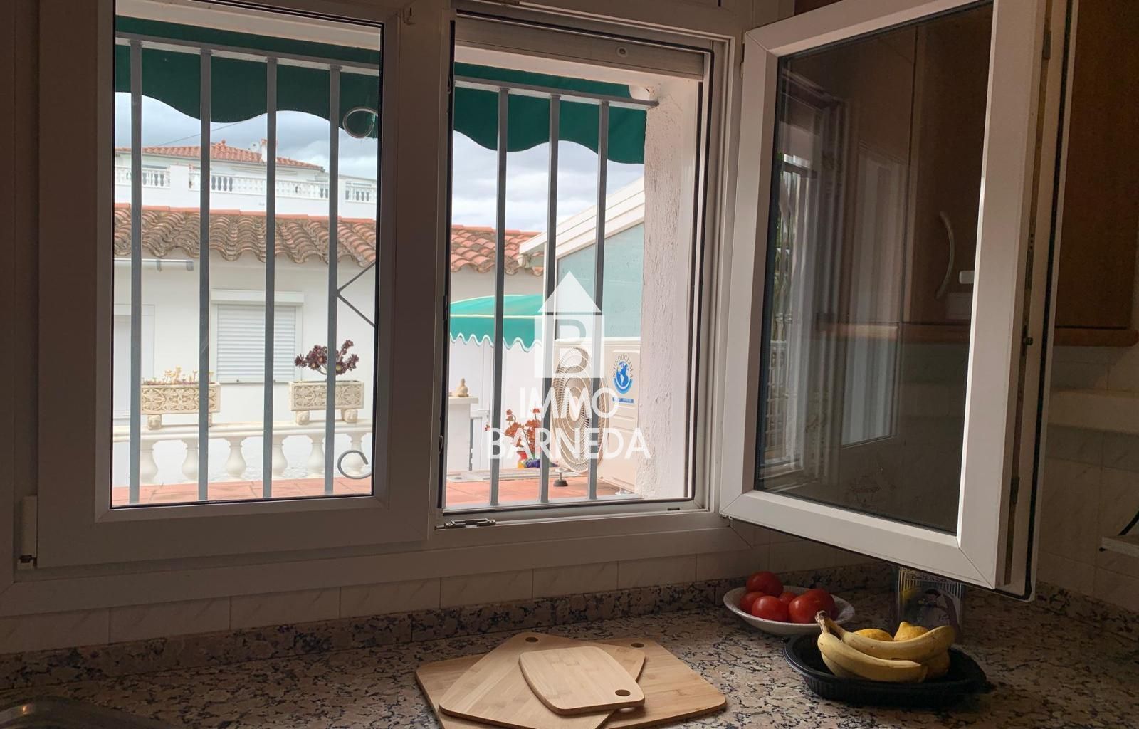 Casa de pescadors amb amarratge i garatge tancat a Empuriabrava