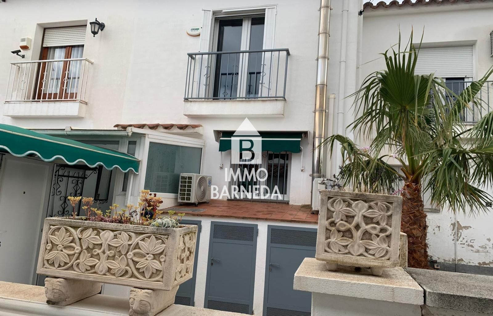 Casa de pescadors amb amarratge i garatge tancat a Empuriabrava