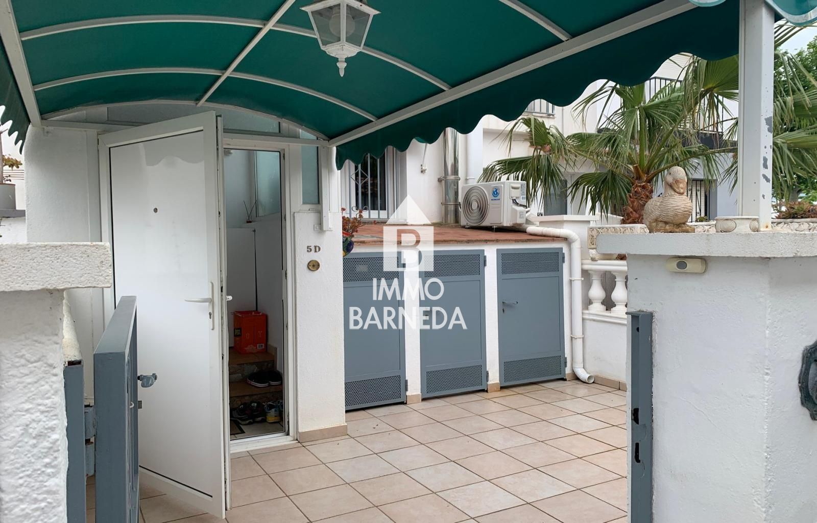 Casa de pescadors amb amarratge i garatge tancat a Empuriabrava