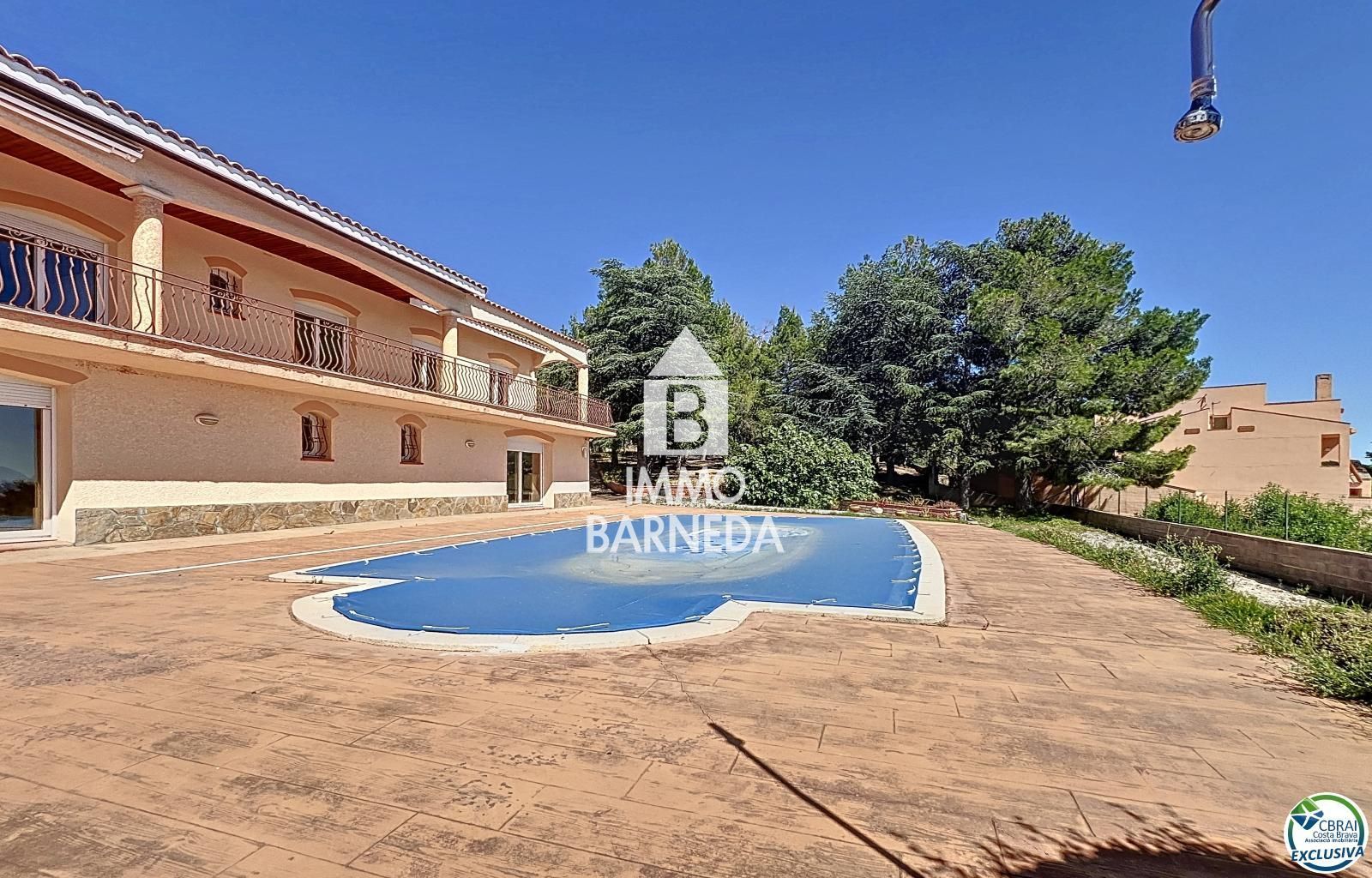 FOR SALE – 🏡 HIGH-STANDING VILLA WITH SEA VIEW IN PAU, COSTA BRAVA