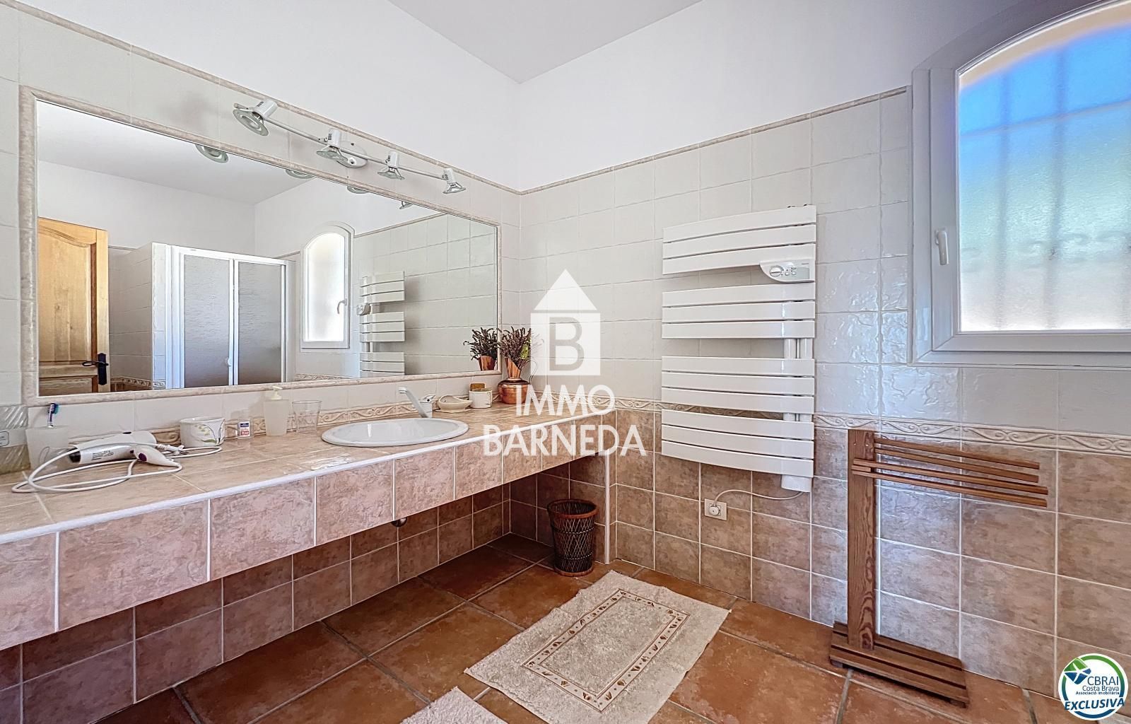 EN VENDA – 🏡 VIL·LA D'ALT STANDING AMB VISTES AL MAR A PAU, COSTA BRAVA