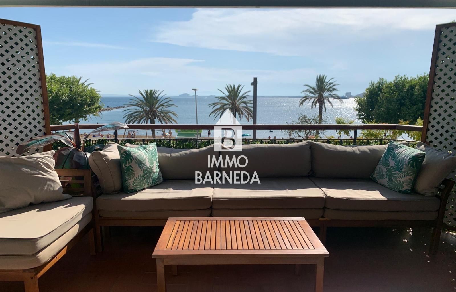 FANTASTIC APARTMENT ON THE FRONT LINE OF THE SEA IN ROSAS