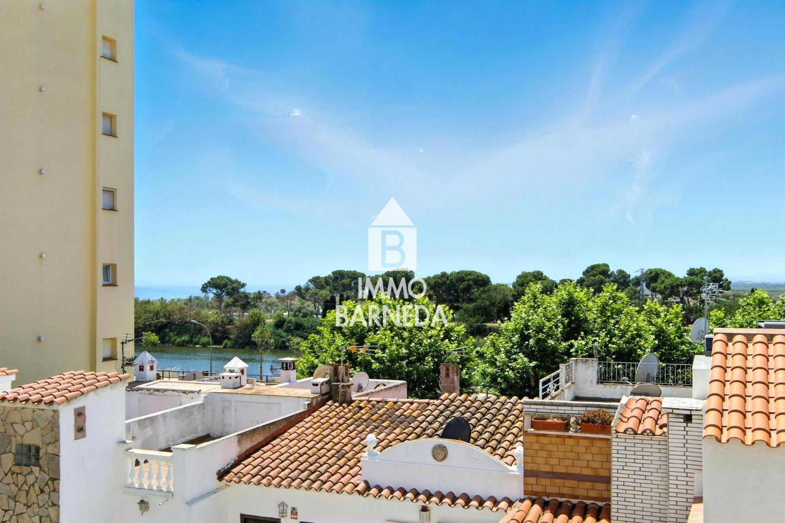 MUGA PARK Bright apartment with terrace and elevator near the sea