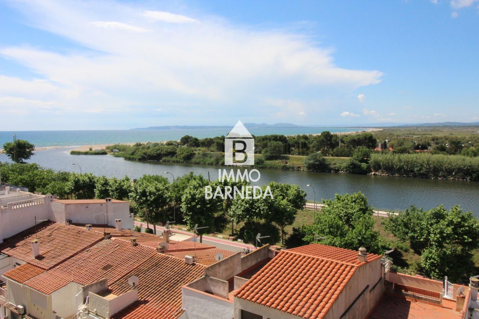 MUGA PARK Bright apartment with terrace and elevator near the sea
