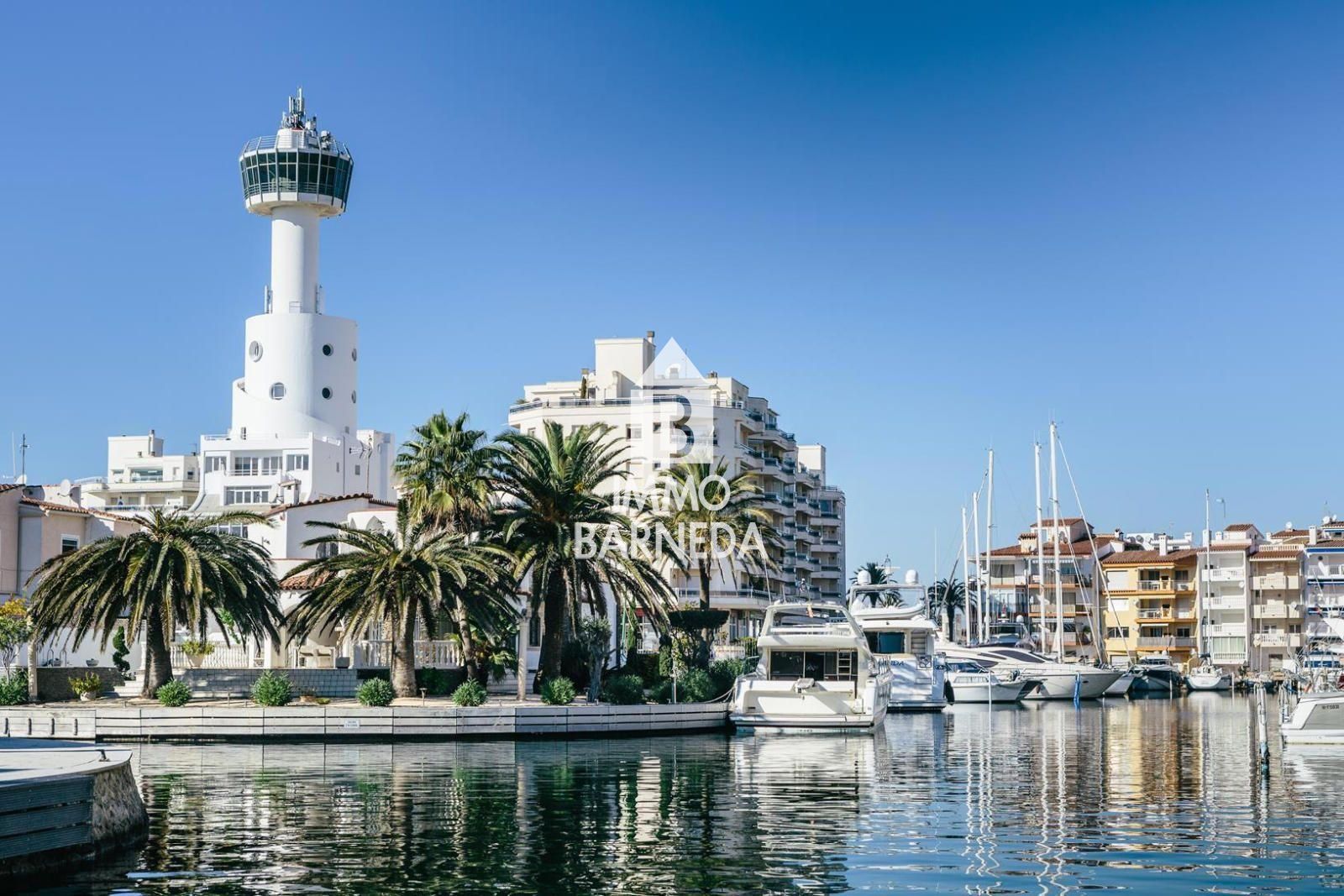 MUGA PARK Bright apartment with terrace and elevator near the sea