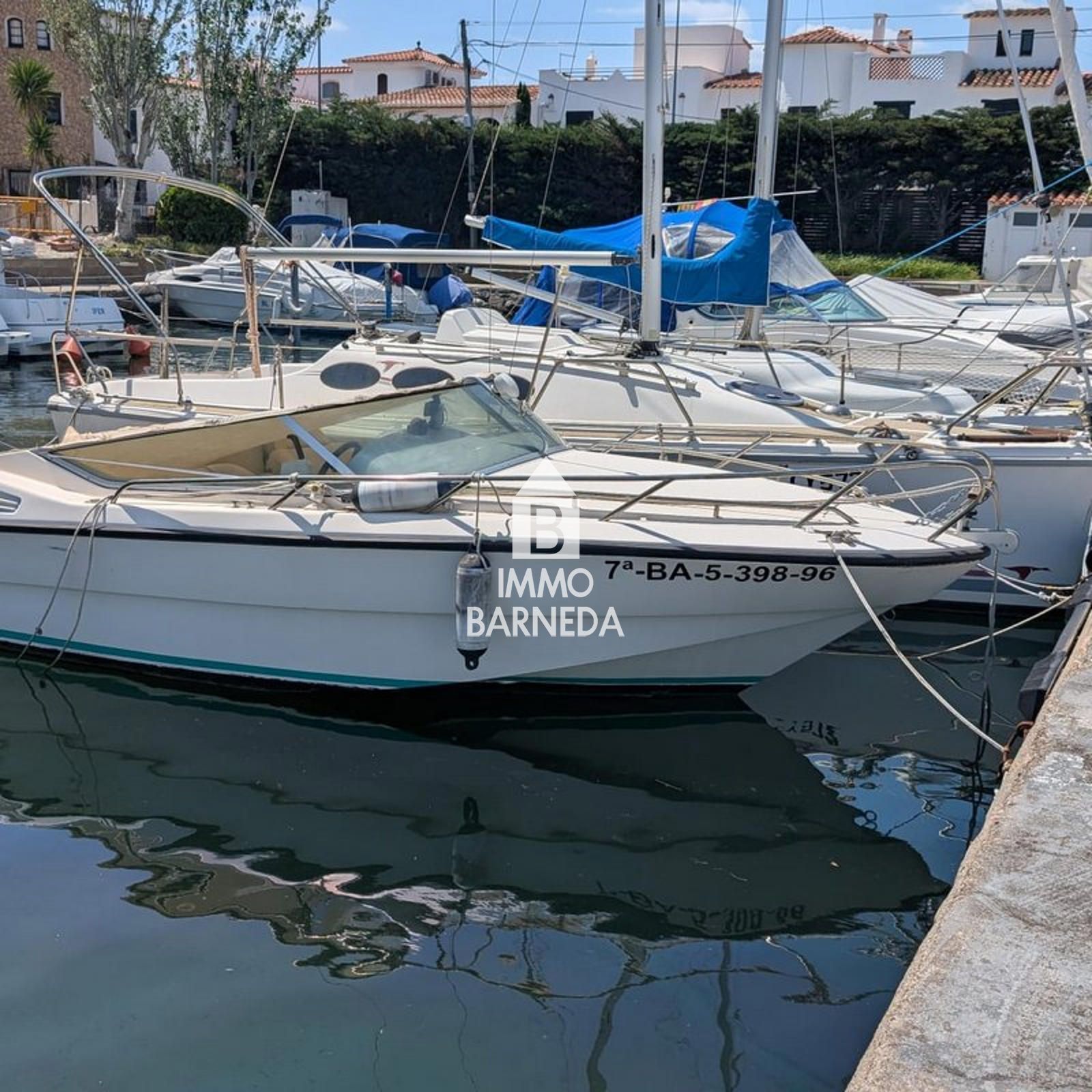 Amarratge en port privat.