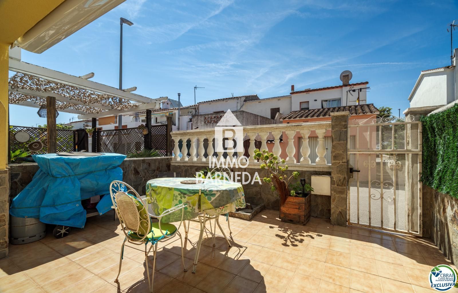 Jolie maison mitoyenne proche des commerces