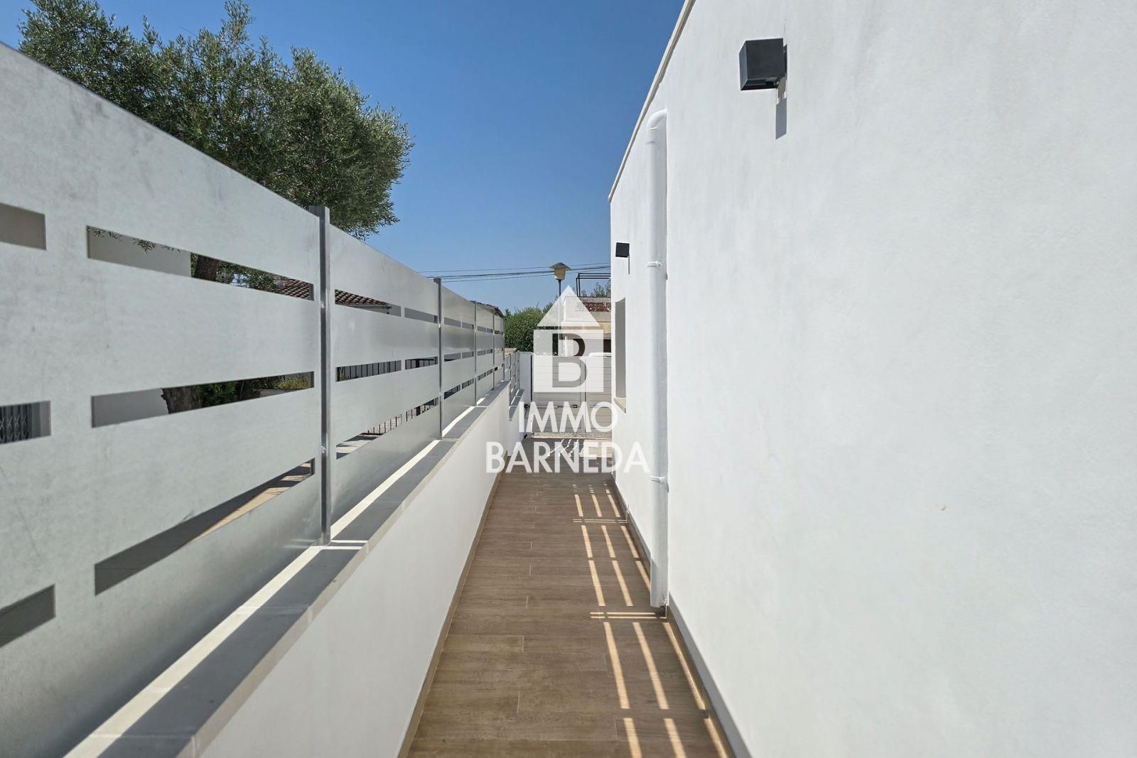 Maison entièrement rénovée dans un agréable quartier de Roses.