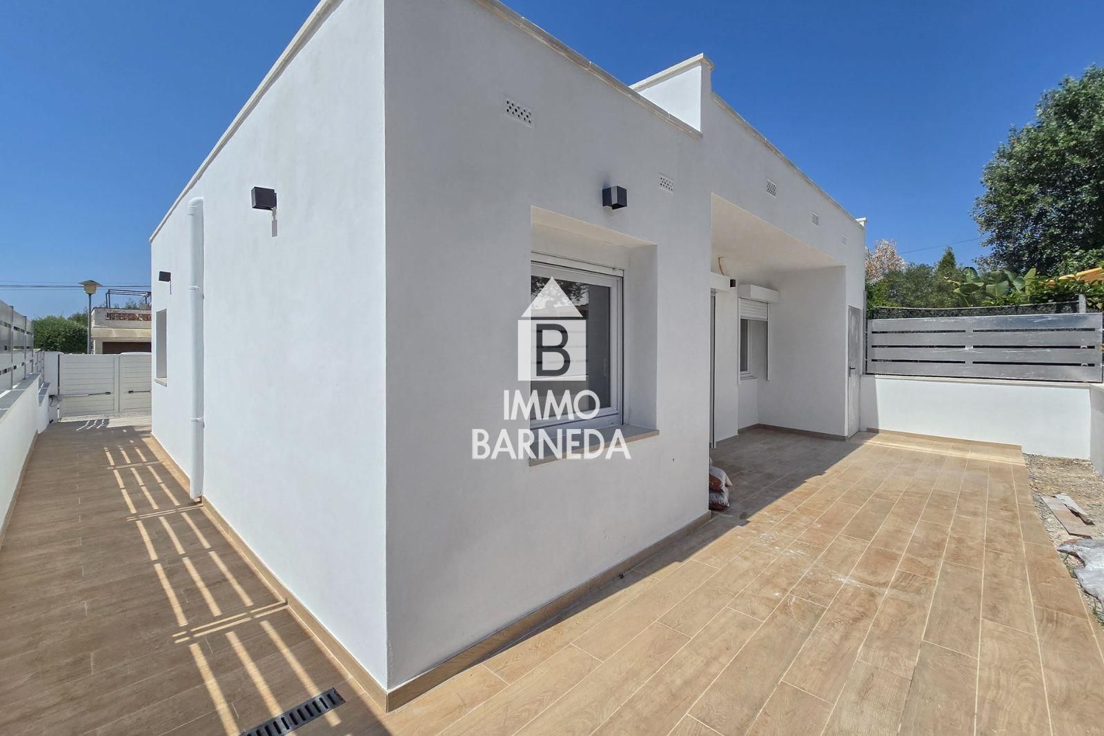Maison entièrement rénovée dans un agréable quartier de Roses.