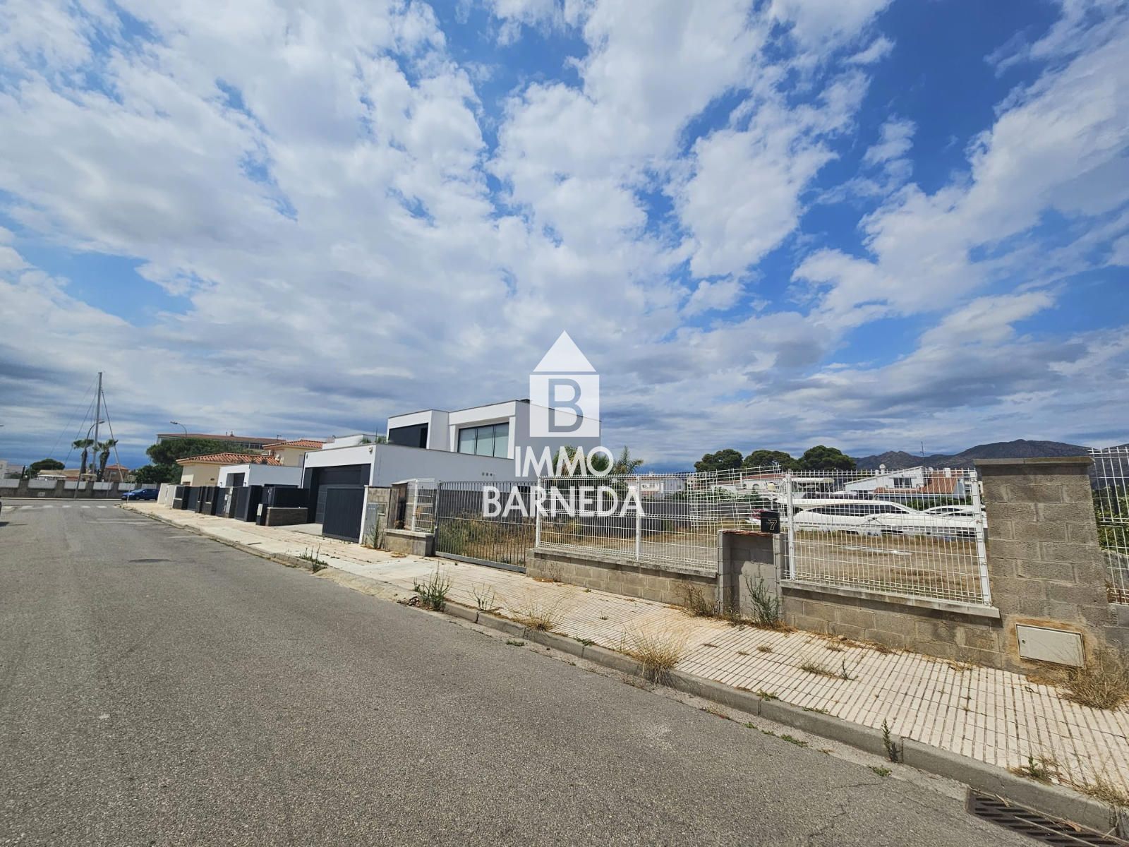 🌊 EXCLUSIU TERRENY A SANTA MARGARIDA – PRIMERA LÍNIA DE CANAL AMB AMARRADOR DE 17,5M 🛥️