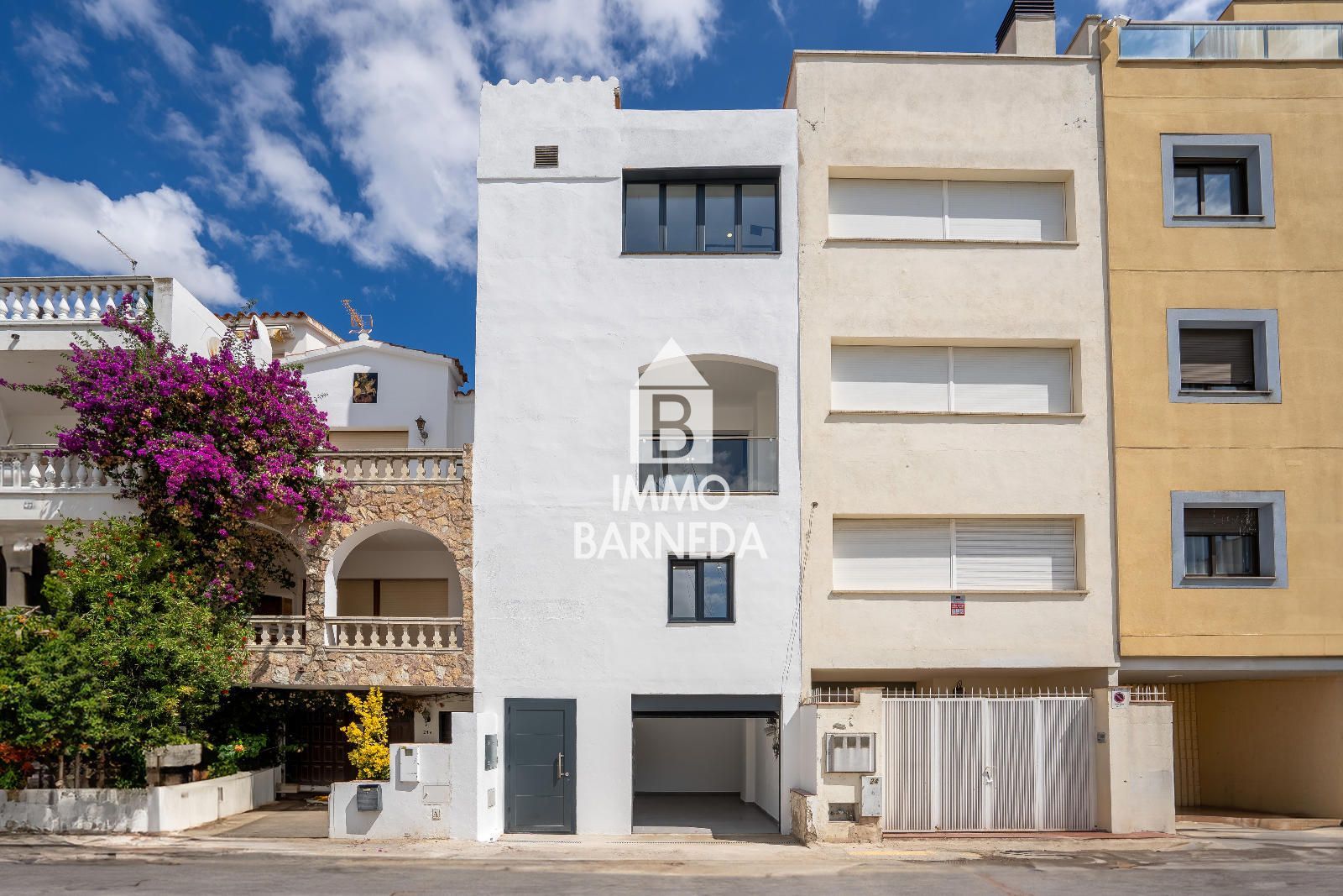 🏡 Renovated townhouse with mooring and canal views