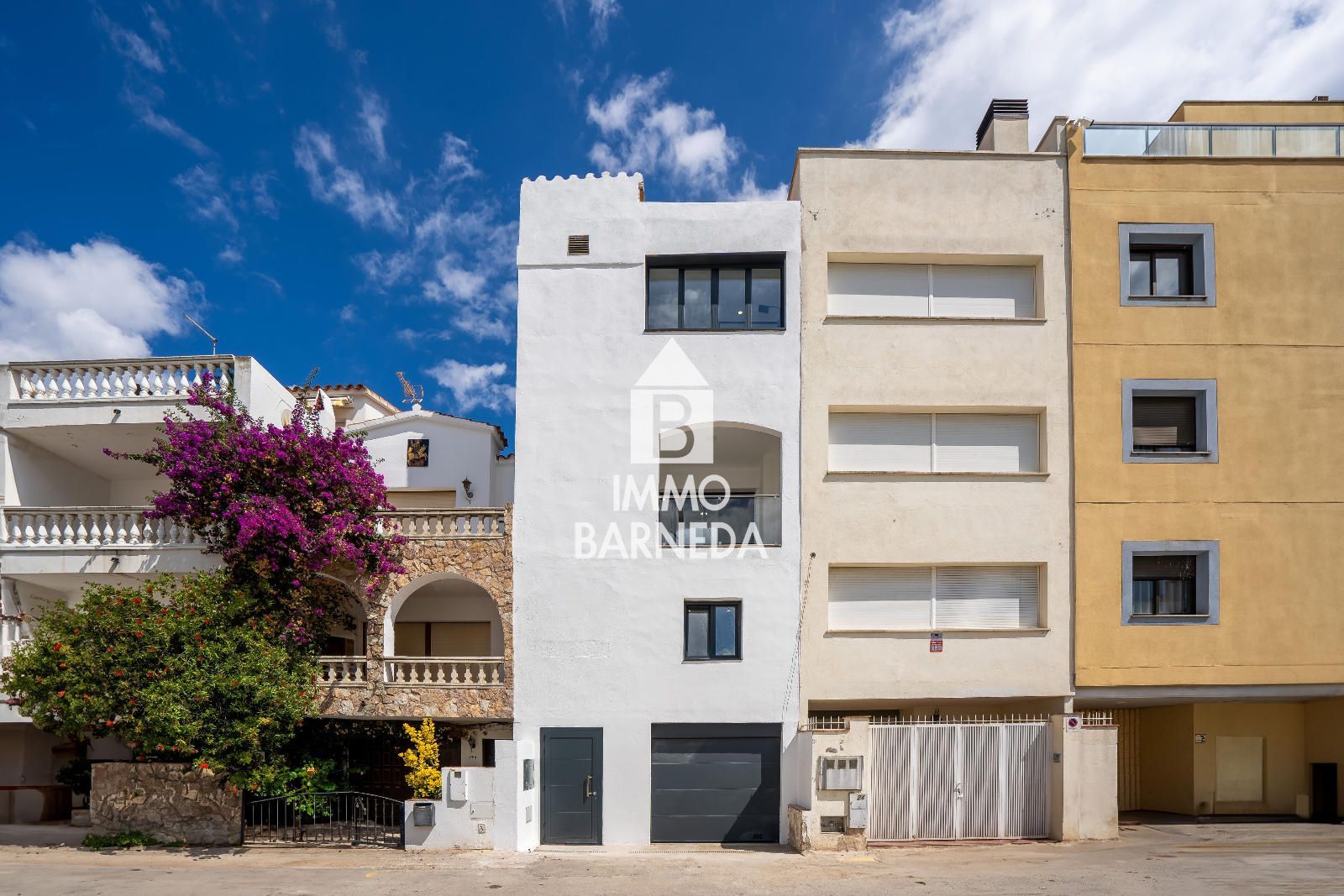 🏡 Renovated townhouse with mooring and canal views