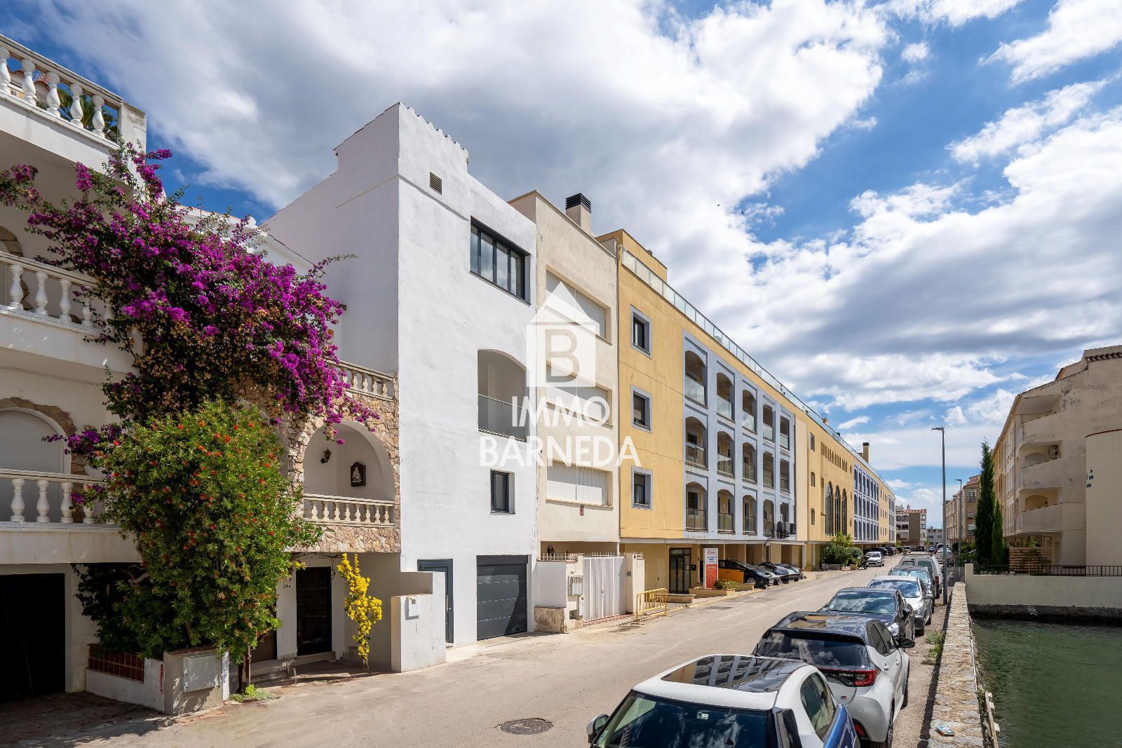 🏡 Renovated townhouse with mooring and canal views